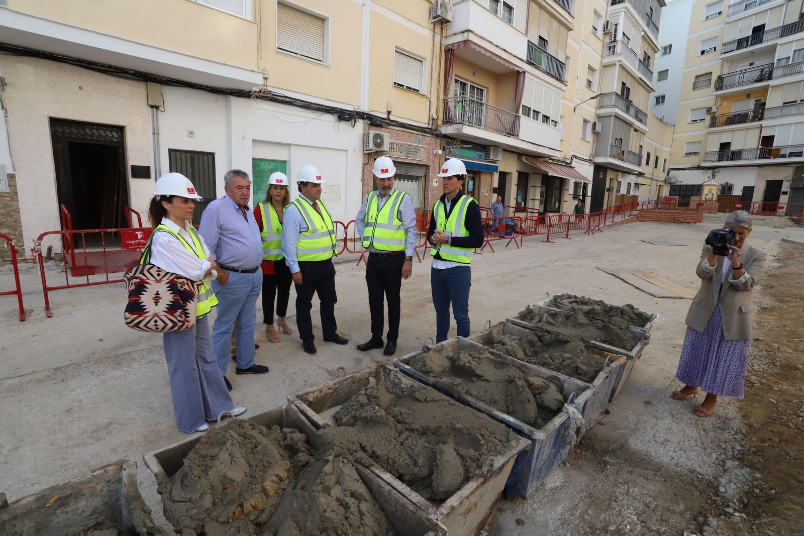 Las obras de peatonalización de la Plaza de Los Dolores, en imágenes