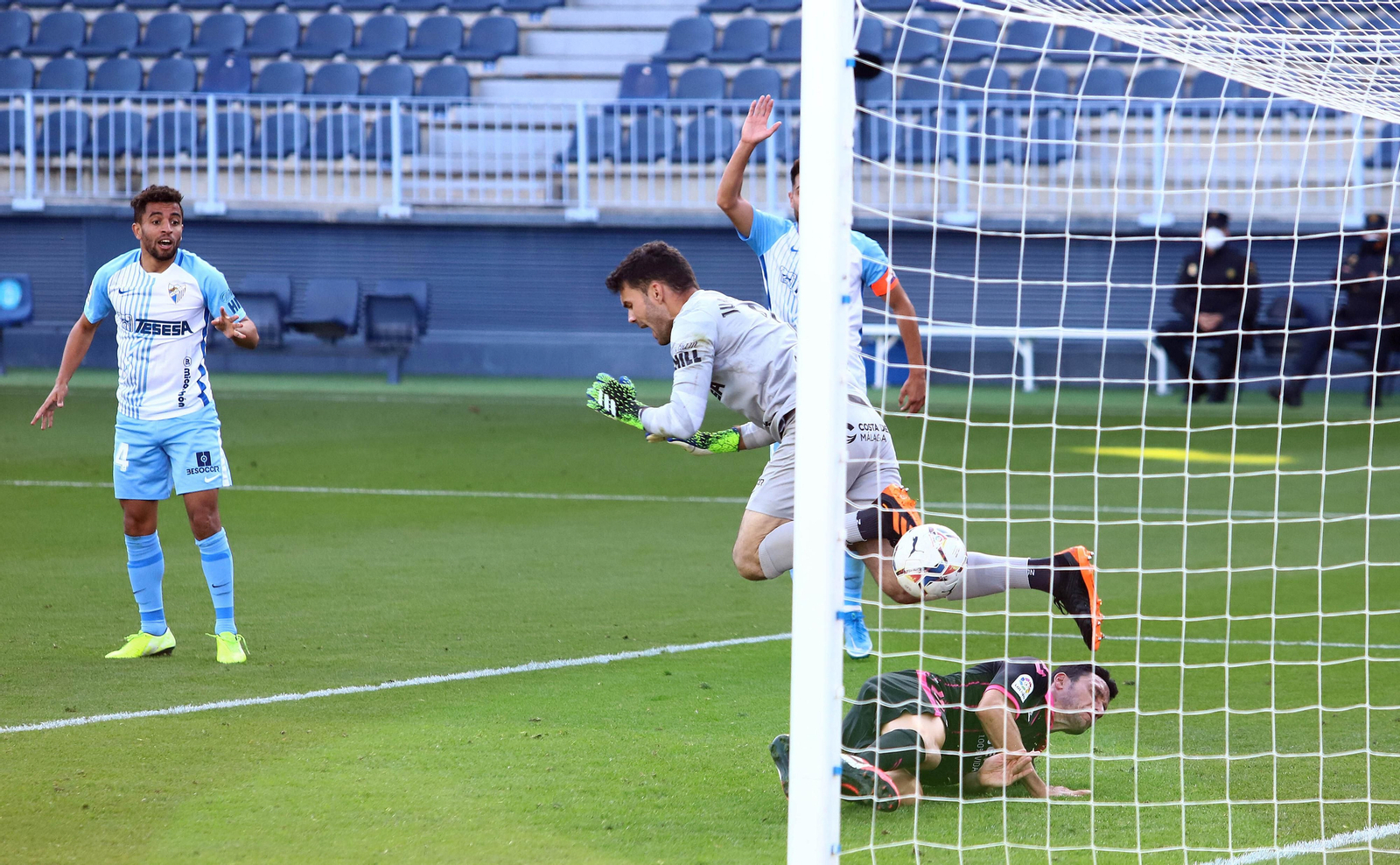 La secuencia del polémico gol del Tenerife en Málaga