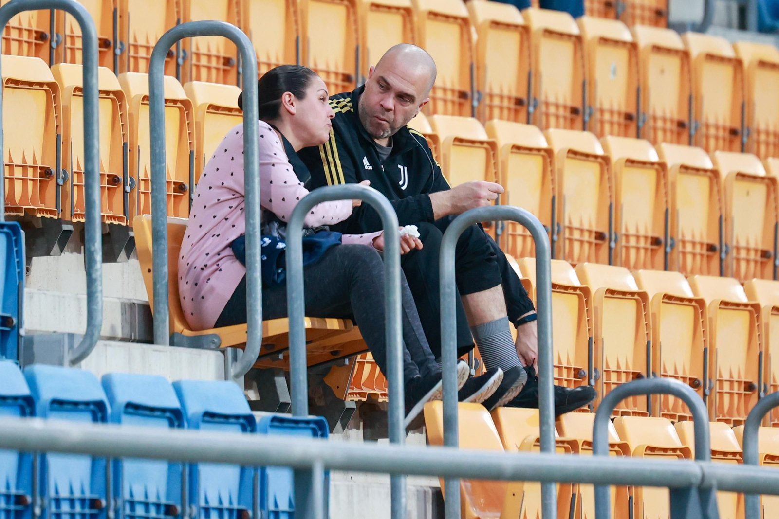 Búscate entre las imágenes del partido de fútbol entre Cádiz CF y Deportivo