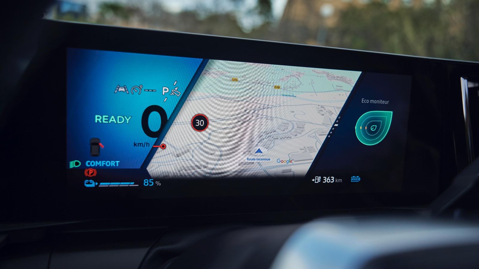 La pantalla de la instrumentación se divide en dos o tres partes, a voluntad del conductor, con información distinta en cada una de ellas.