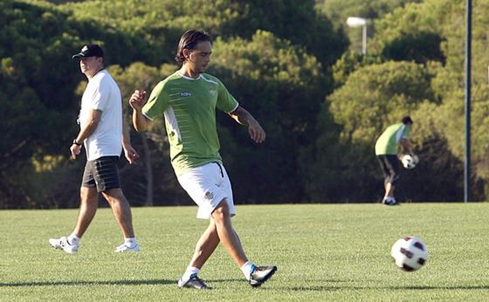 Sergio García golpea el balón.

Foto: Espínola
