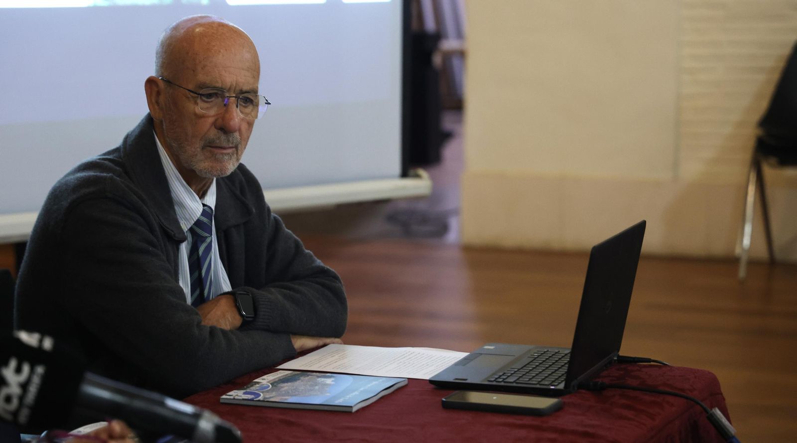 Fotos de la presentación de la guía de patrimonio de Tarifa de Andrés Sarria