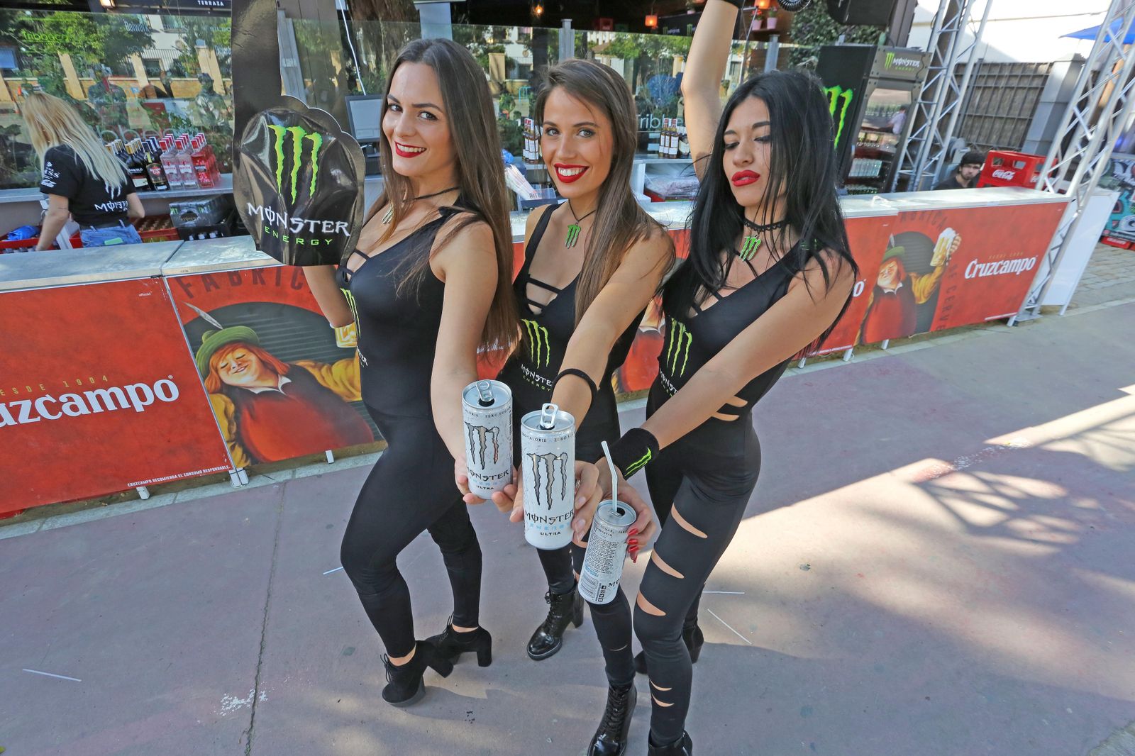 Imágenes de ambiente y caravana motera en Jerez