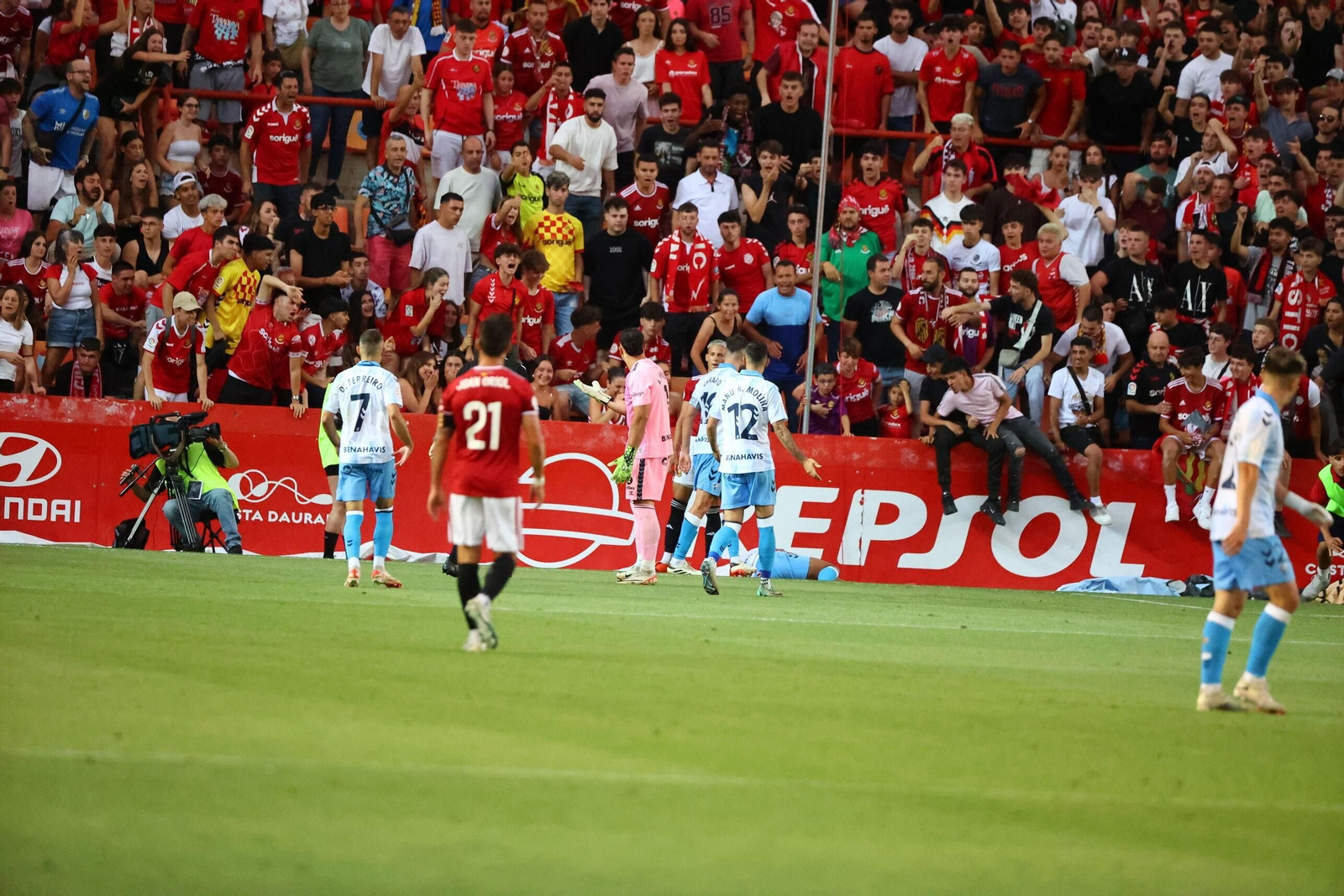 Así fue la locura del ascenso del Málaga CF en Tarragona