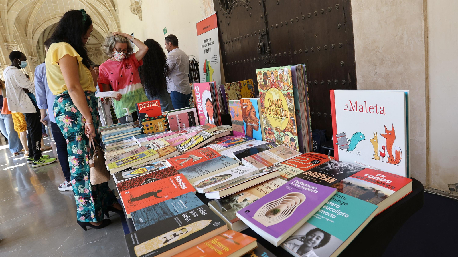 Imágenes de la Feria de la Diversidad en Los Claustros de Santo Domingo