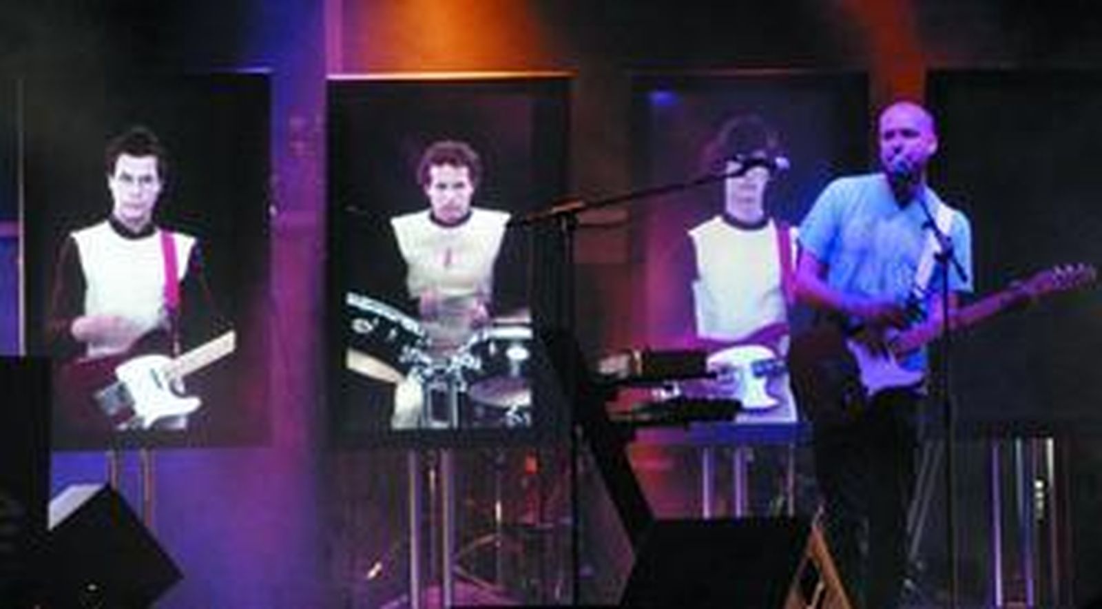 Guille Milkyway volvió a deslumbrar con las imaginativas proyecciones de La Casa Azul.