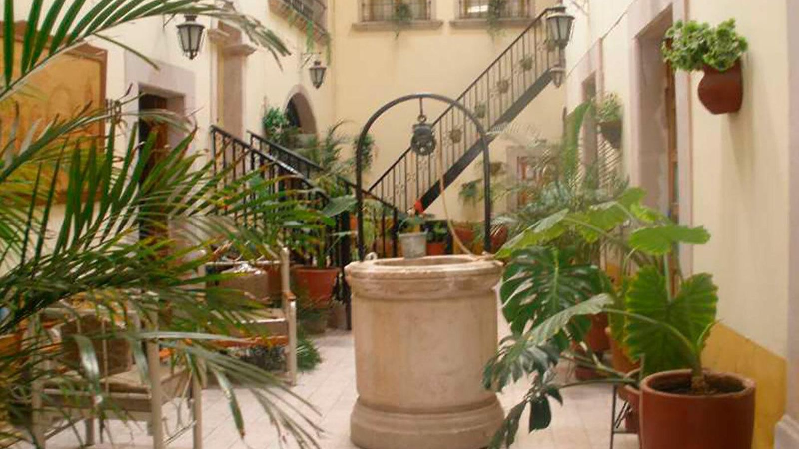 Interior de una casa palacio en Jerez de México.