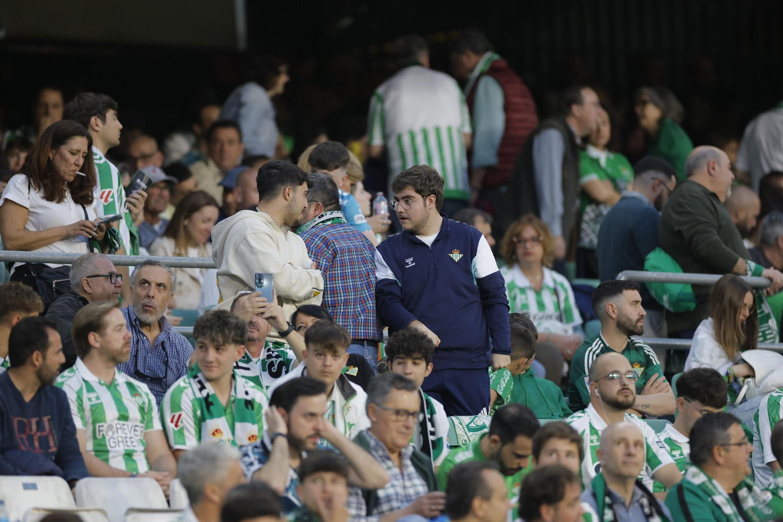Búscate en las fotos del Betis - Jagiellonia