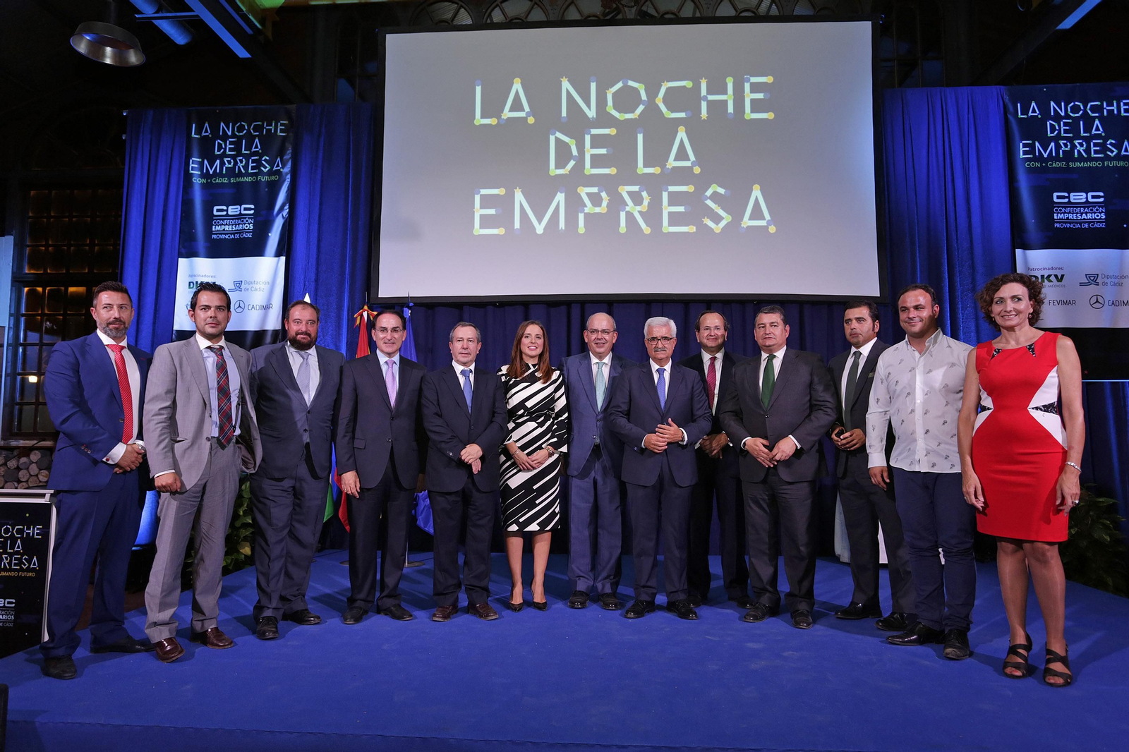 Fotografía de la I Noche de la empresa, con los galardonados, organizadores y patrocinadores.