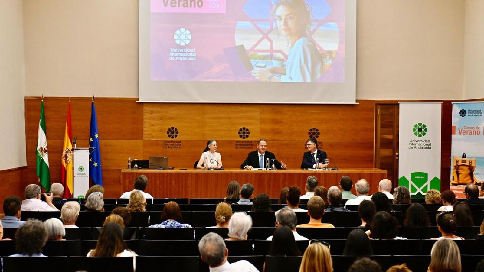 Margarita García, José Ignacio García y José Manuel Castro durante la lección inaugural.