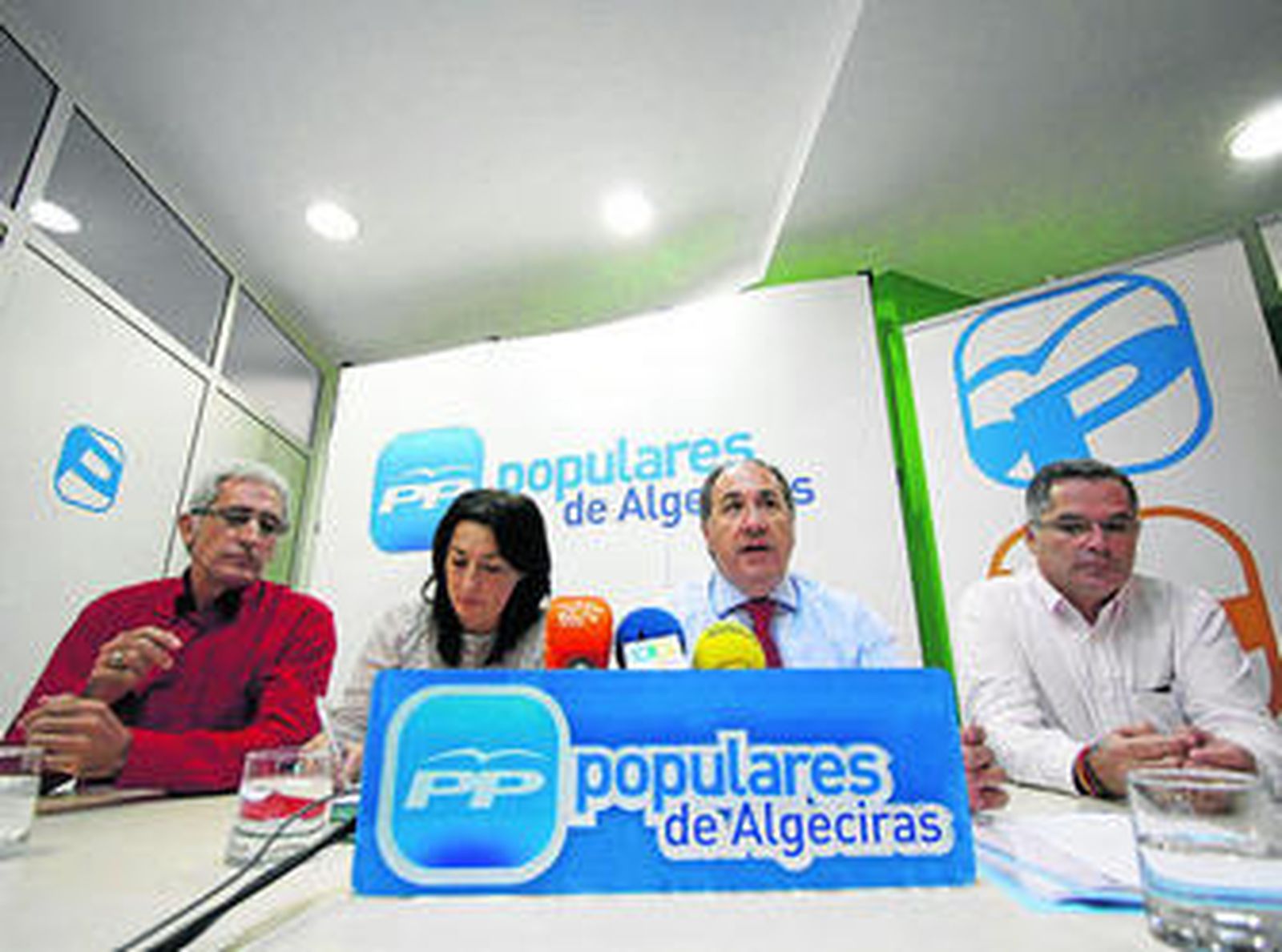 Inmaculada Ortega y José Ignacio Landaluce, en el centro, en la reunión para tratar los presupuestos generales.
