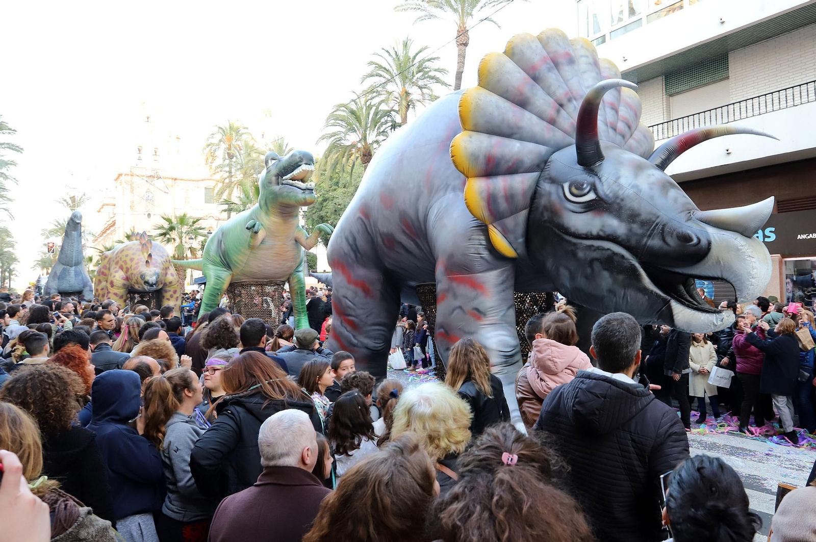 Imágenes de la cabalgata de los Reyes Magos de Huelva