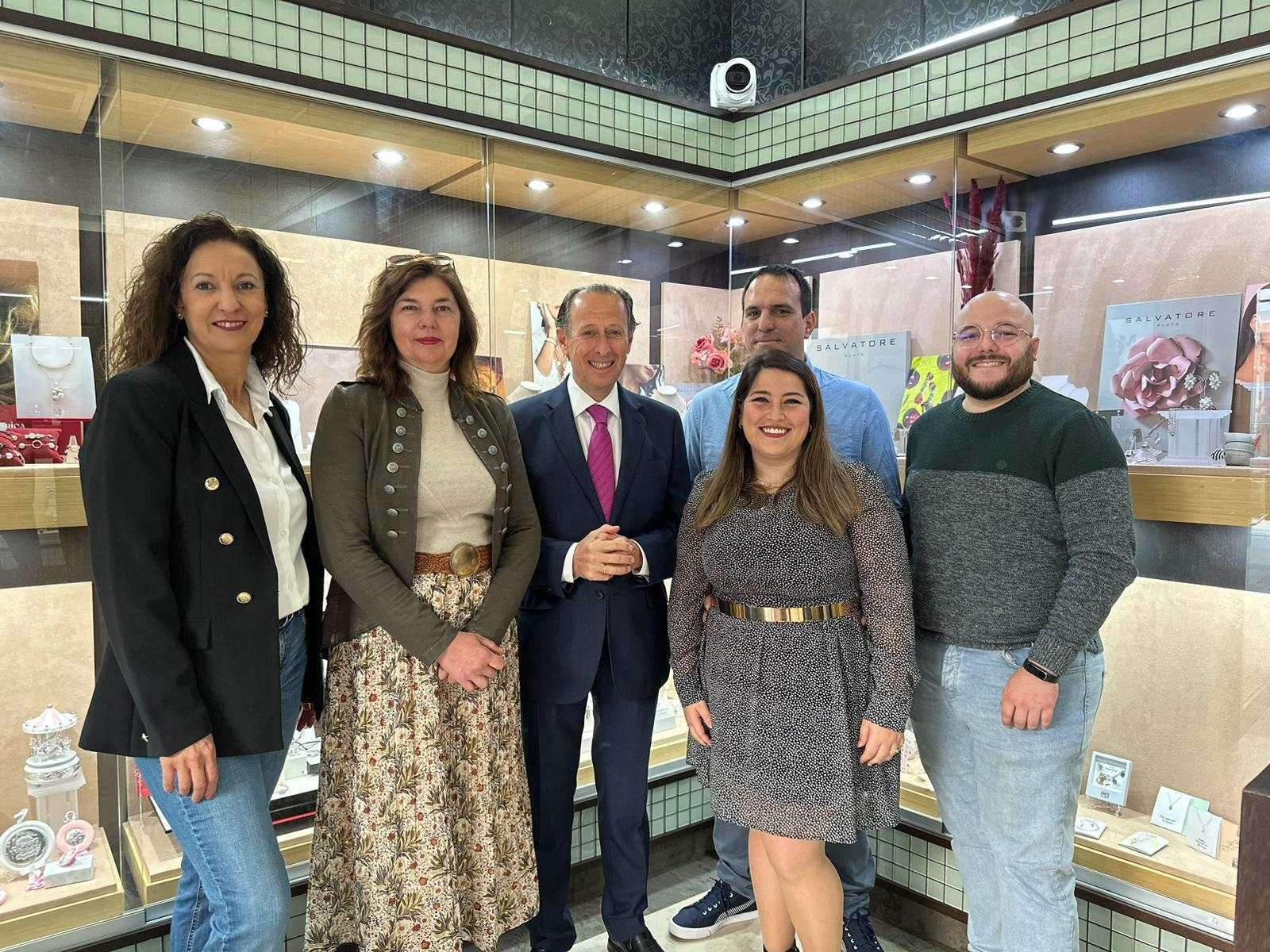 El alcalde inaugura las nuevas instalaciones de la Joyería Novojoya
