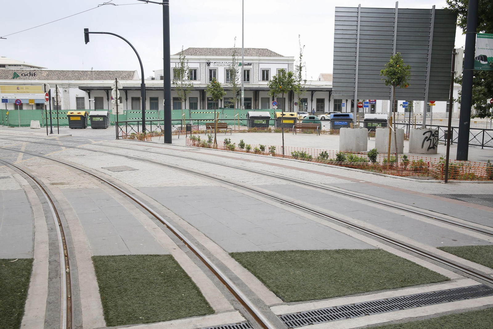 En una primera fase el intercambiador iría en la explanada por delante de la estación.