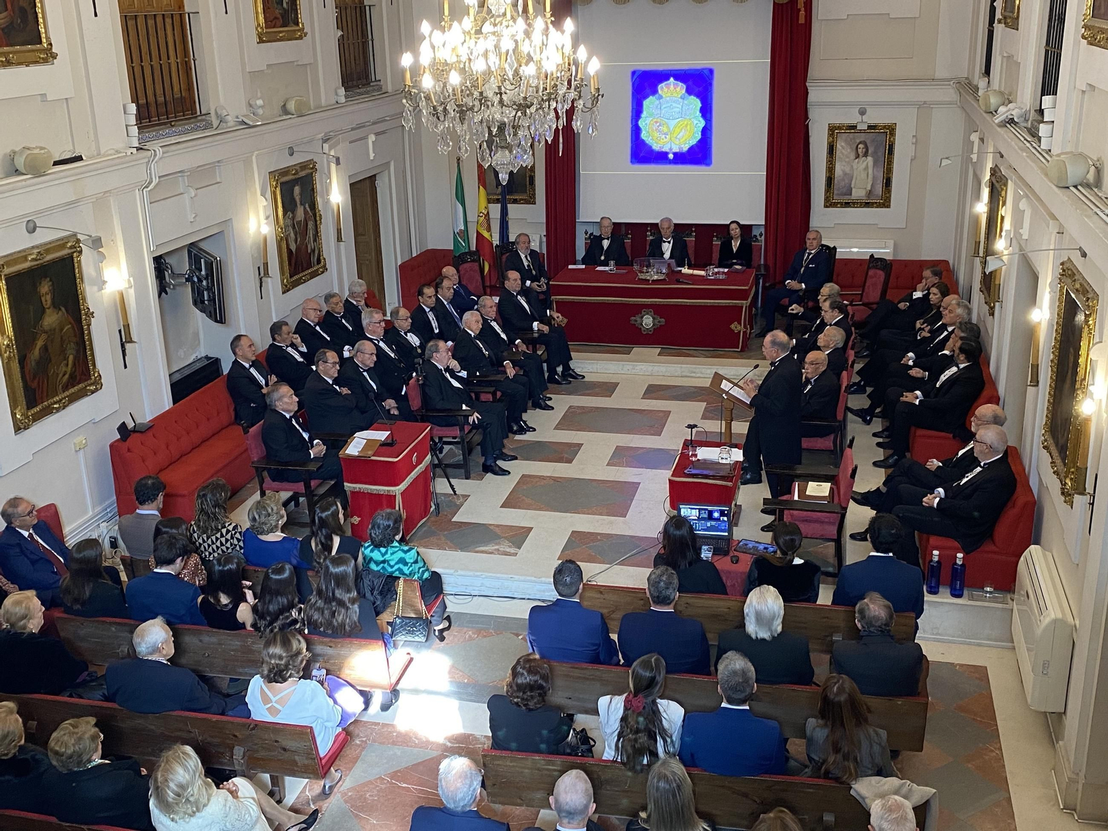 El acto para la toma de posesión como académico de número del doctor Martín Navarro en la Academia de Medicina de Sevilla.