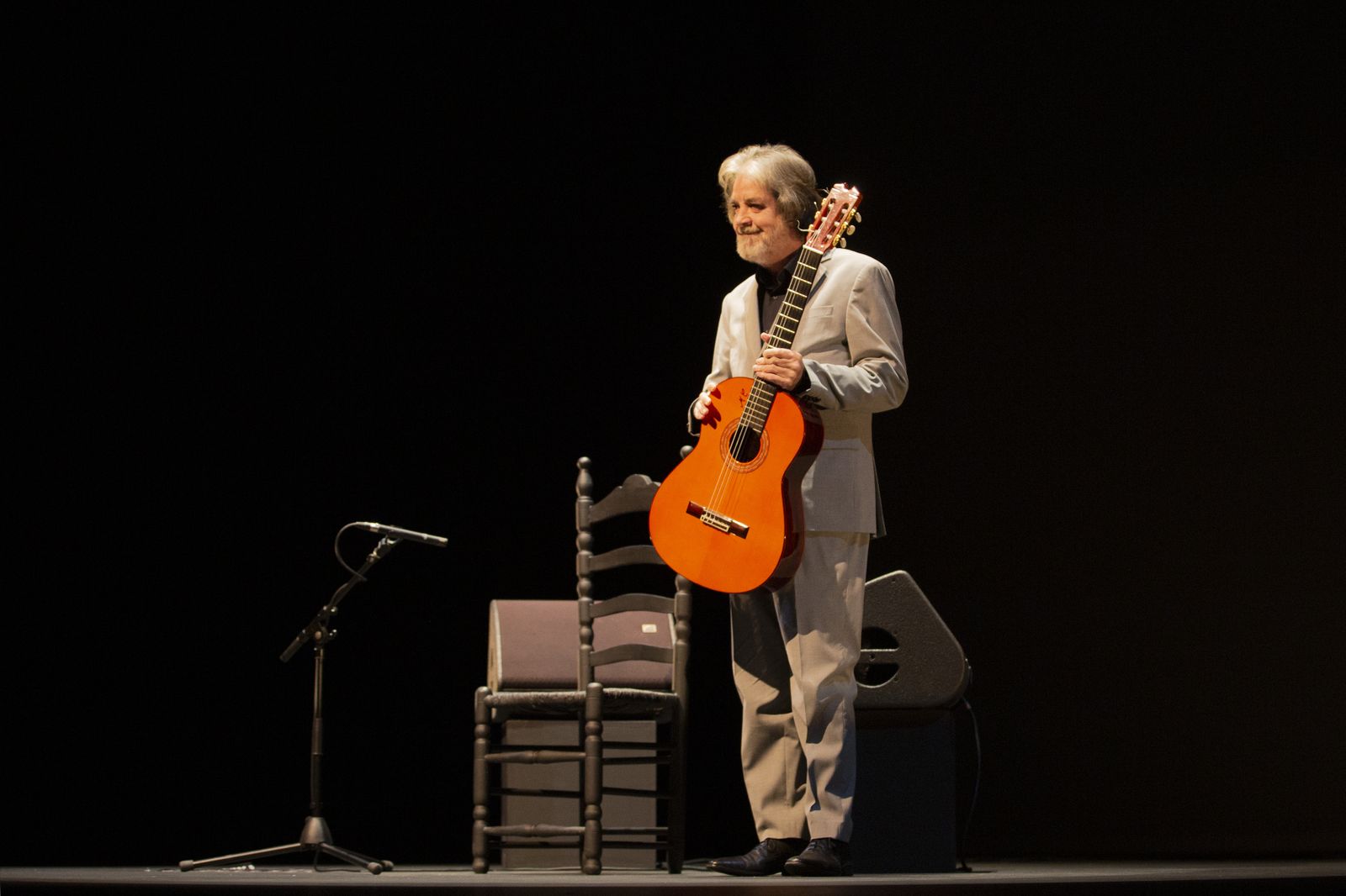 El guitarrista, que cerró la Bienal de Sevilla, clausuró también la cita francesa con su 'Herencia'.