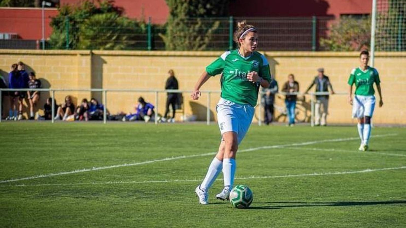Marina Martínez jugando un partido.