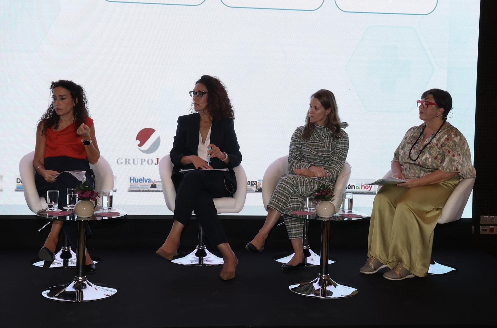 Mujeres liderando nuevos retos en las estrategias para el progreso en la salud