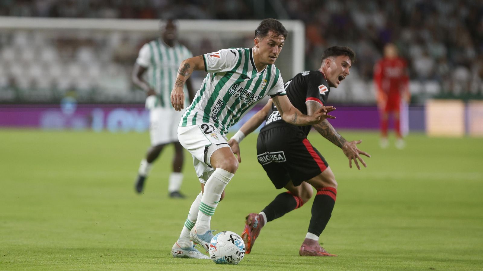 Carracedo se marcha de Hinojo en una de las primeras acciones del Córdoba CF - Cultural Leonesa.
