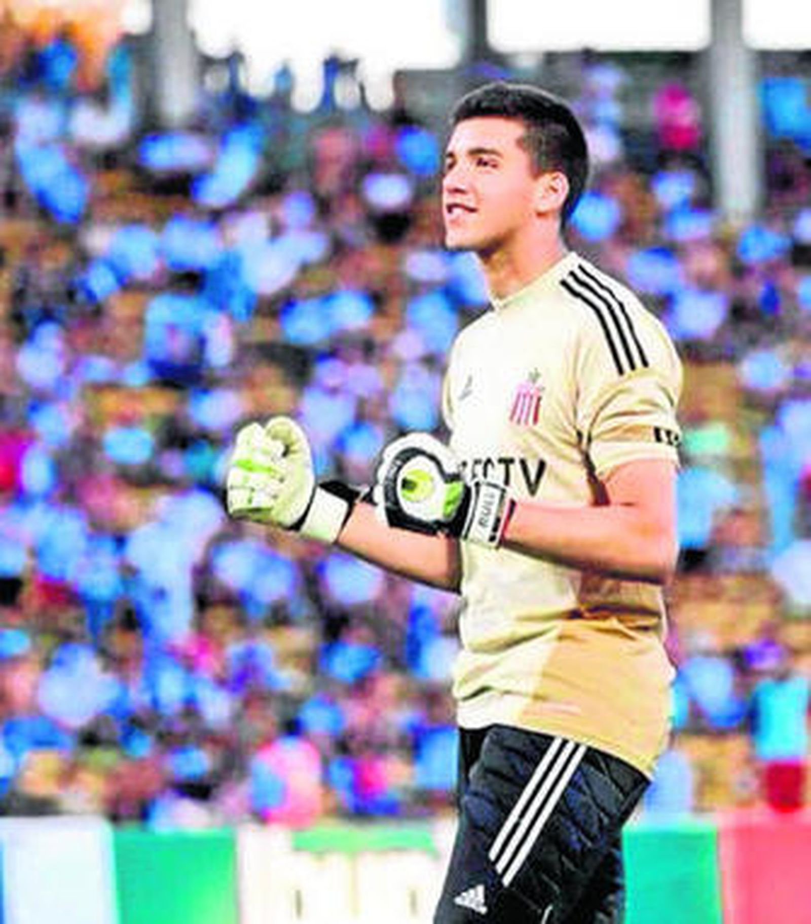 Rulli, en un partido con estudiantes.