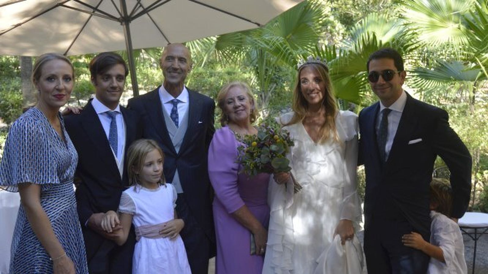 El matrimonio Ruiz Blanco con sus hijos Adriana, Paloma y Fernando, sus nietos y Alberto Molina.