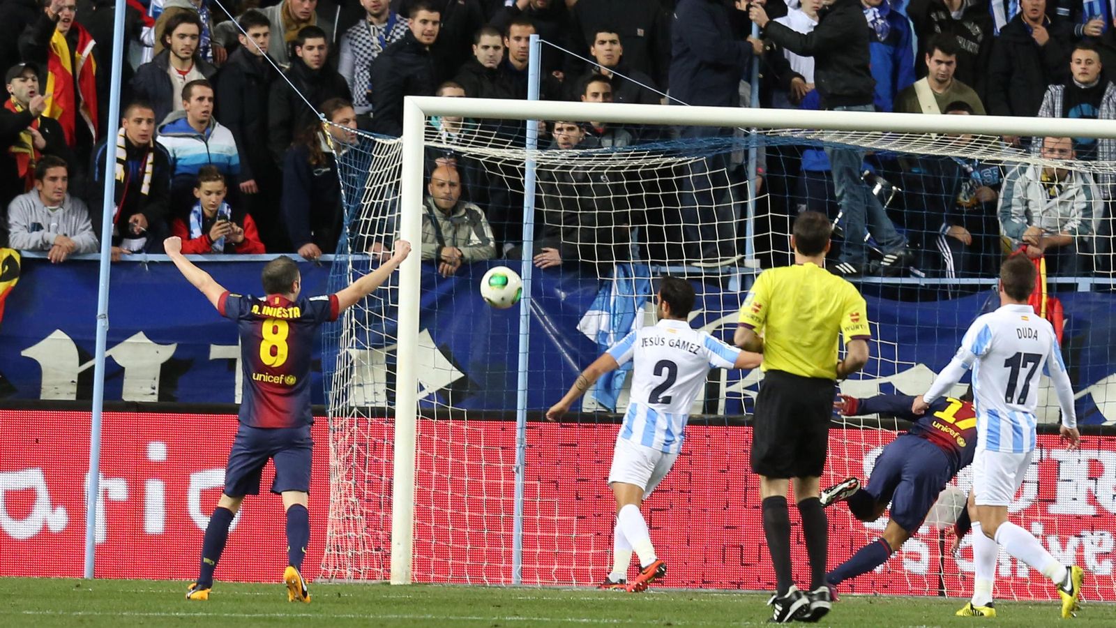 Las fotos de Andrés Iniesta en La Rosaleda con España y el Barcelona Las fotos de Andrés Iniesta en La Rosaleda con España y el Barcelona