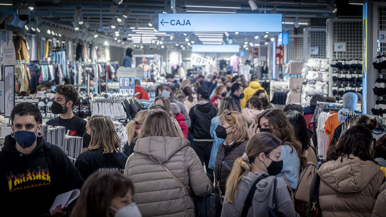Interior de la tienda de Primark en Bahía Sur .