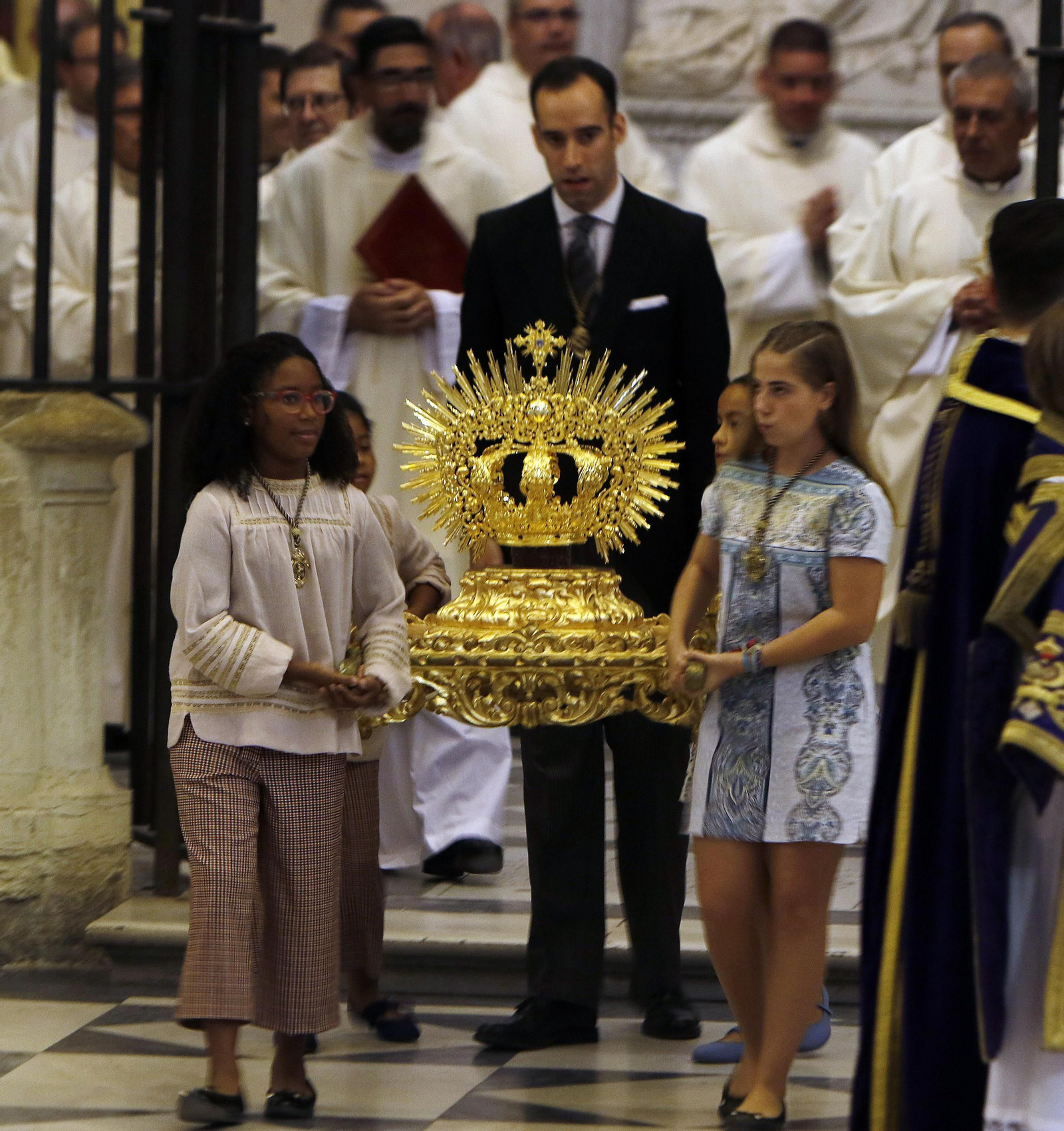 Imágenes de la Coronación de la Virgen de al Victoria y de su regreso a tu templo
