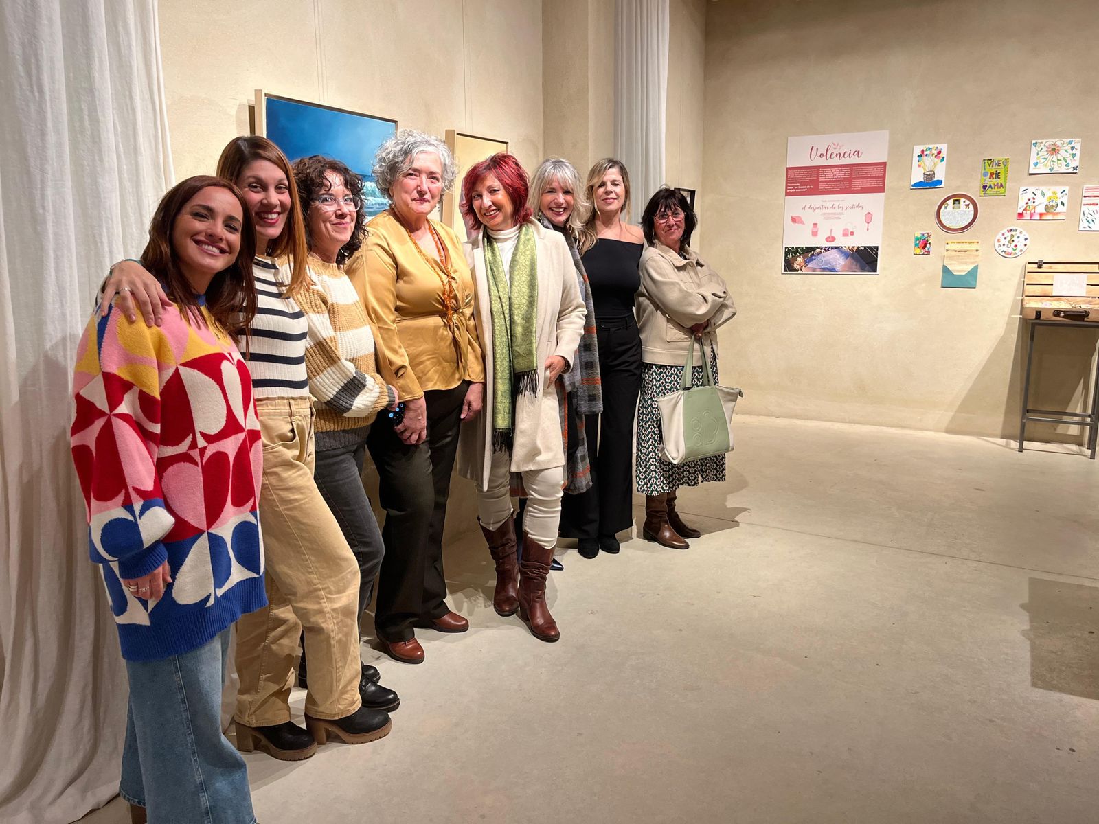 Ocho artistas muestran sus obras en la exposición, que ha quedado inaugurada en El Cuartel del Mar.