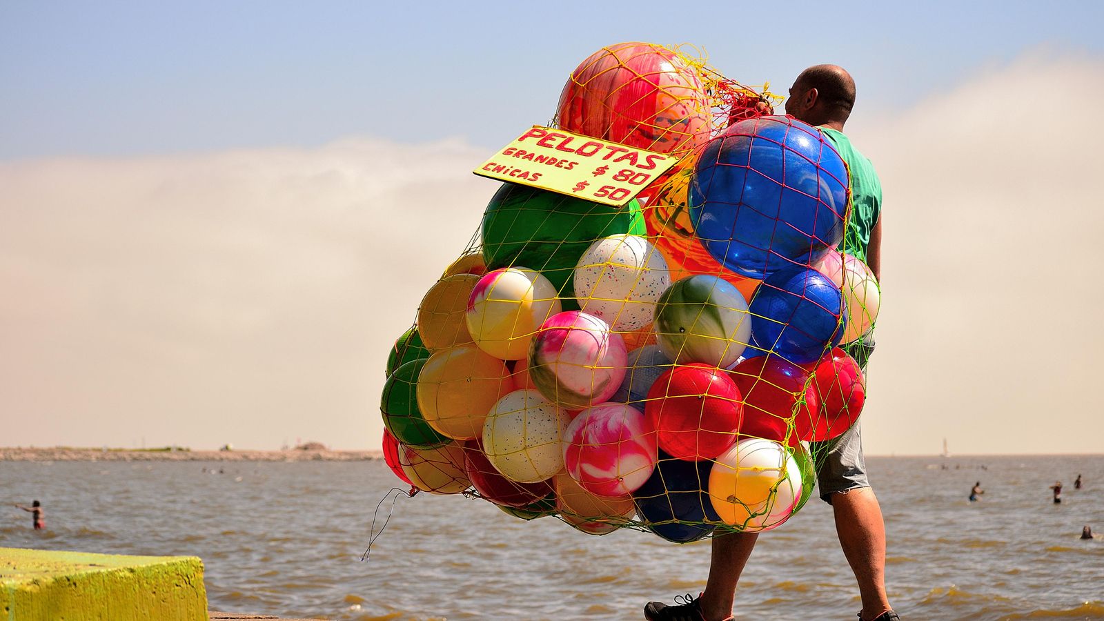Yendo por la vida con bandazos, rodeos o echando balones fuera, se perderá el ‘partido’ de la credibilidad y la concordia.