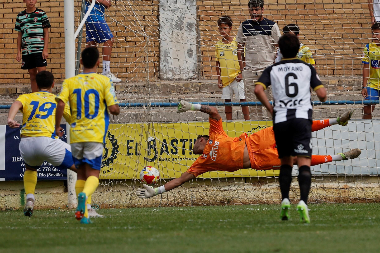 Las fotos de la victoria de la Balona en Coria