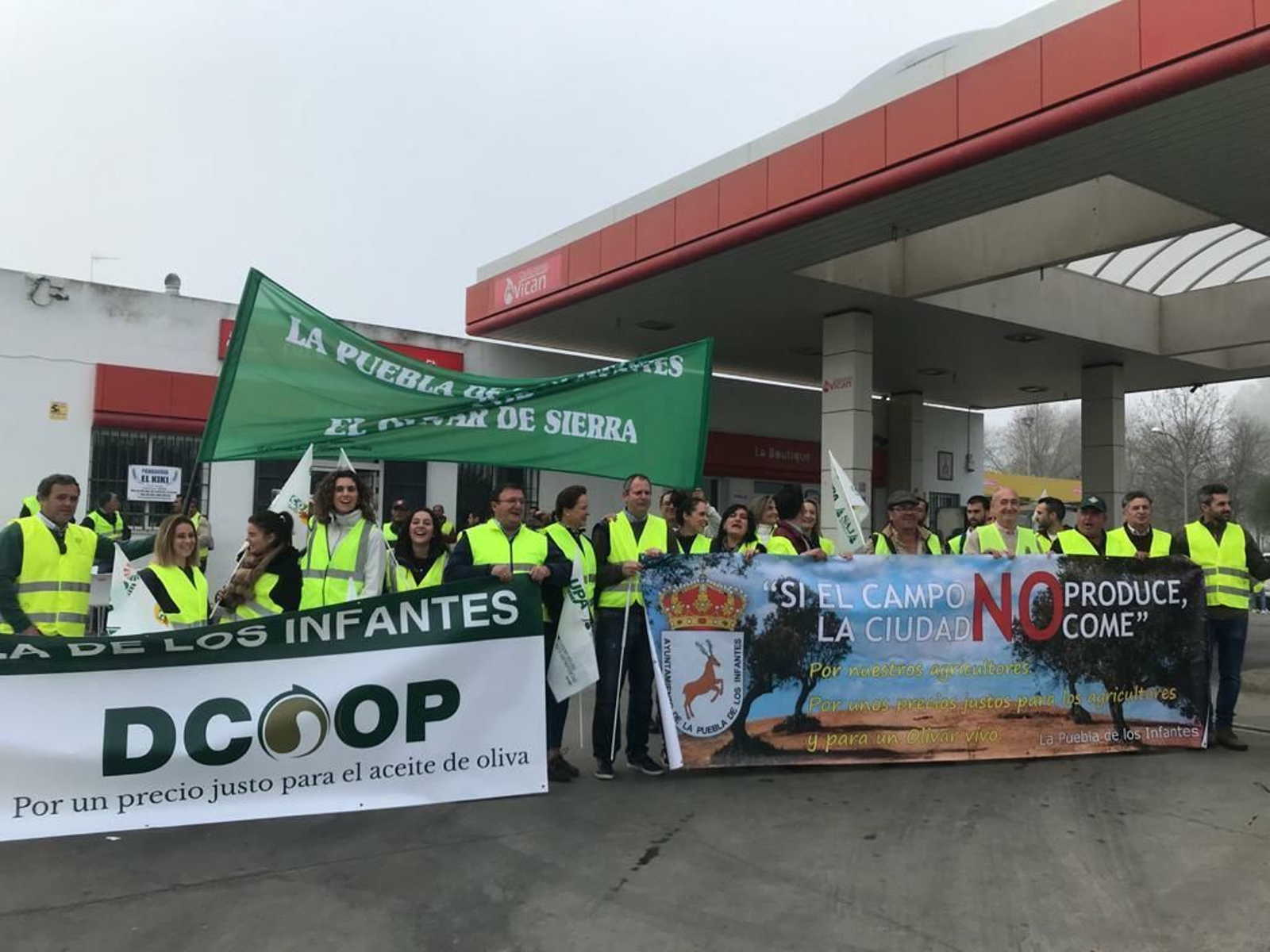 Las imágenes de los preparativos de la tractorada de Sevilla