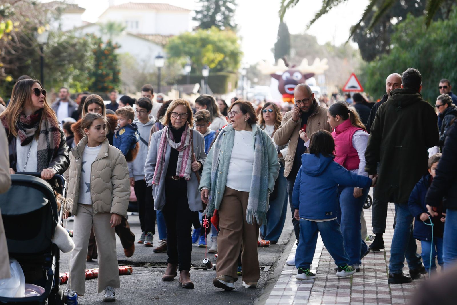 Búscate en las fotos del arrastre de latas 2026 en Los Barrios
