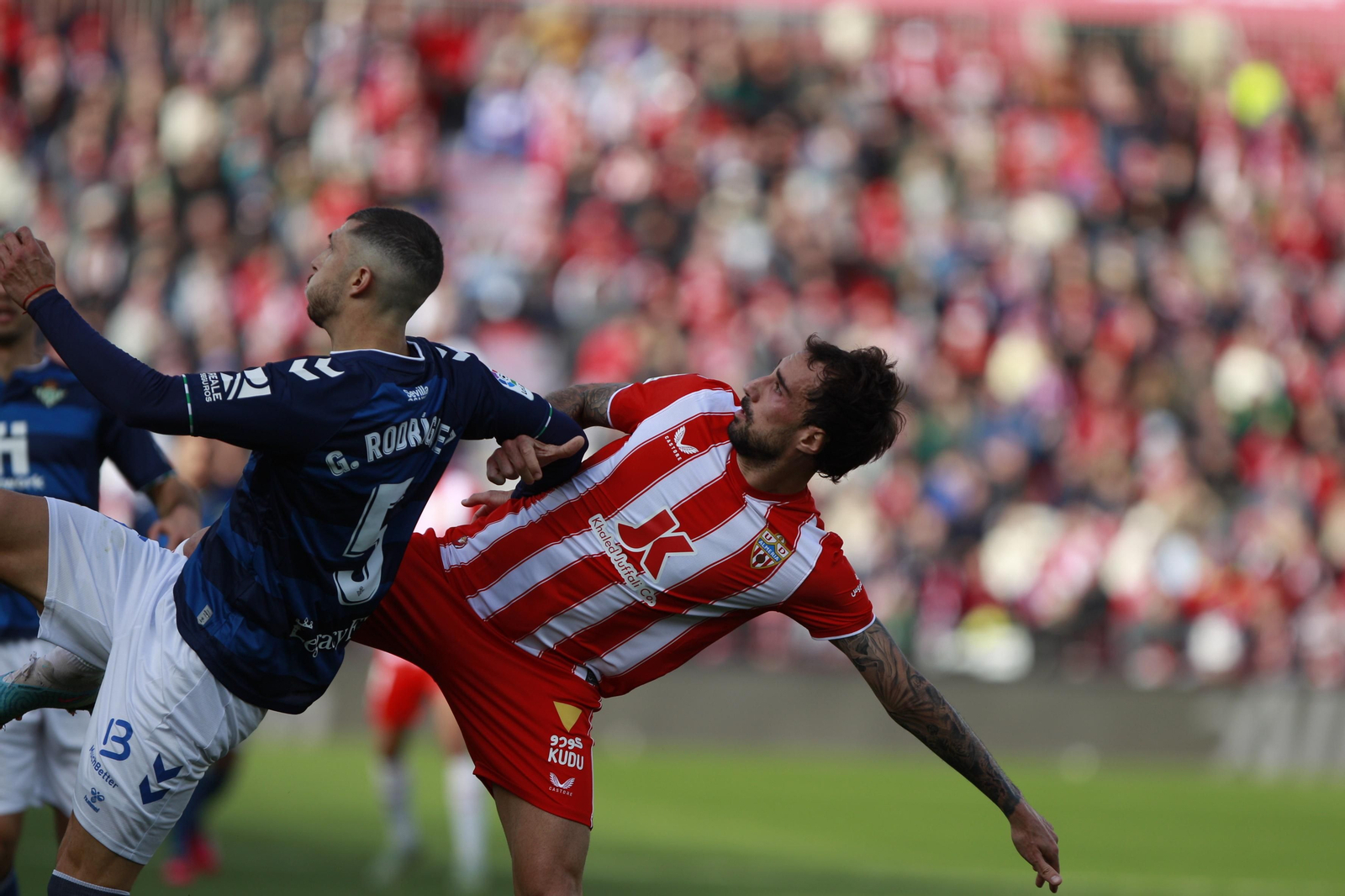 Imágenes del partido de fútbol U.D. Almería-Real Betis Balompié