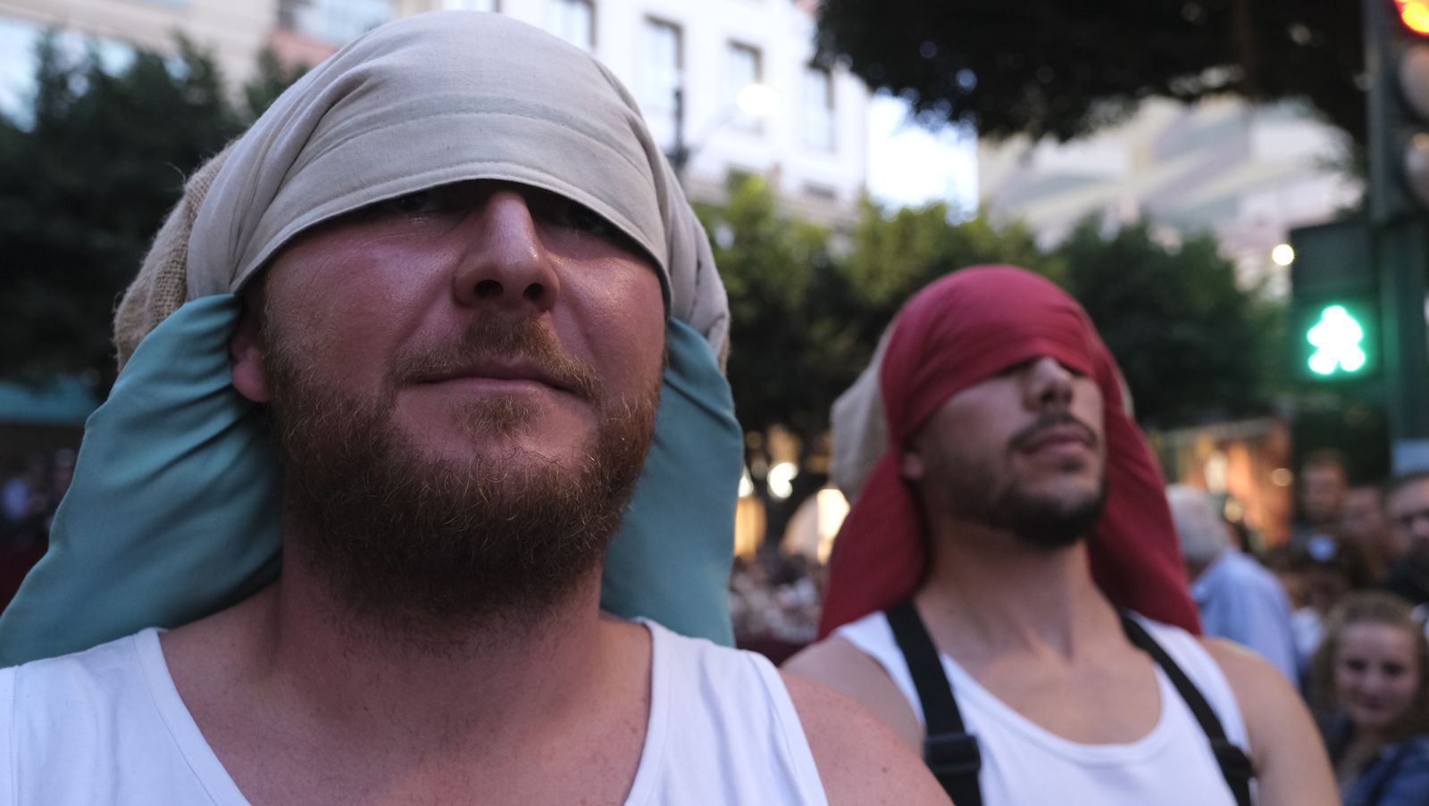 Imágenes de La Magna por las calles de Almería