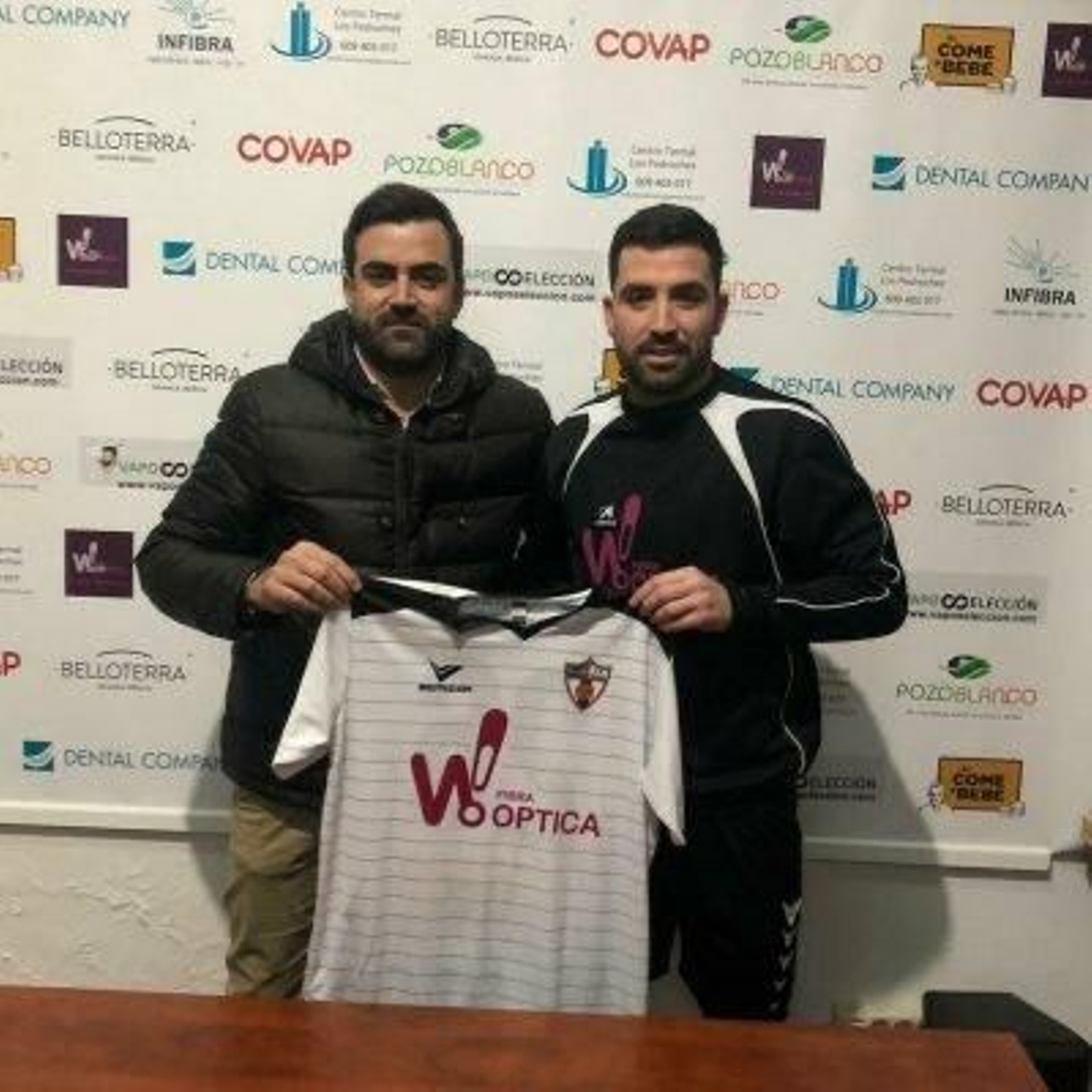Carraña, en su presentación con el Pozoblanco. Carraña, en su presentación con el Pozoblanco.