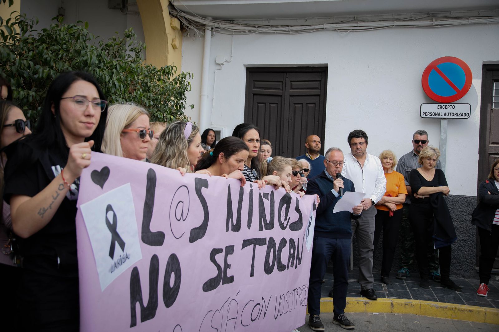 Minuto de silencio en Abla por el parricidio de Las Alcubillas de Alboloduy