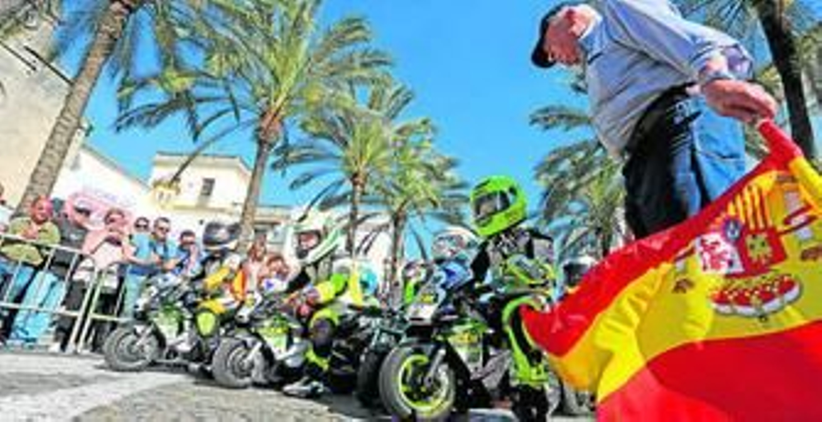 Los pequeños de la Escuela de Pilotos AHO realizaron una entrañable exposición frente al numeroso público.