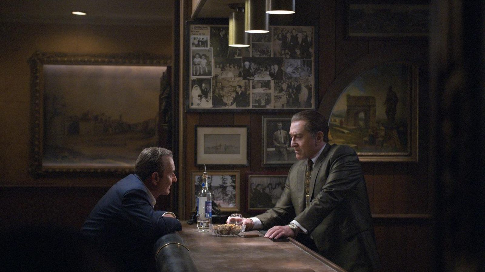 Joe Pesci y Robert De Niro, en una escena de 'El irlandés'.