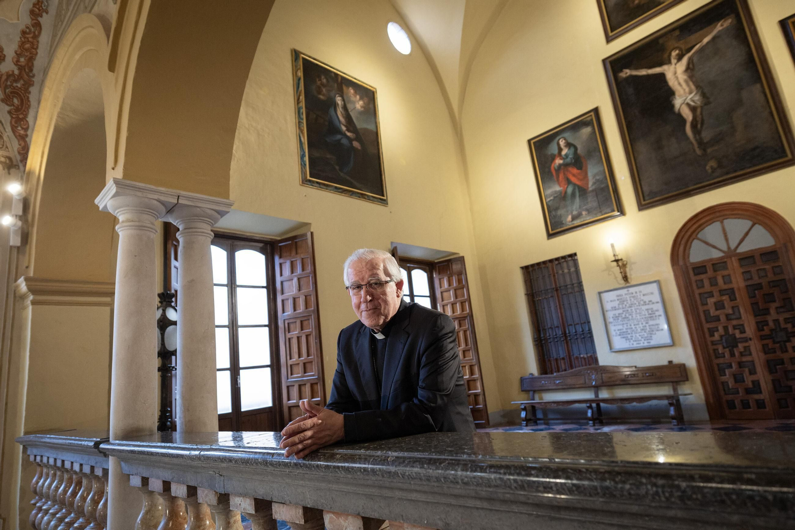 El arzobispo Saiz Meneses en una estancia del Palacio Arzobispal.