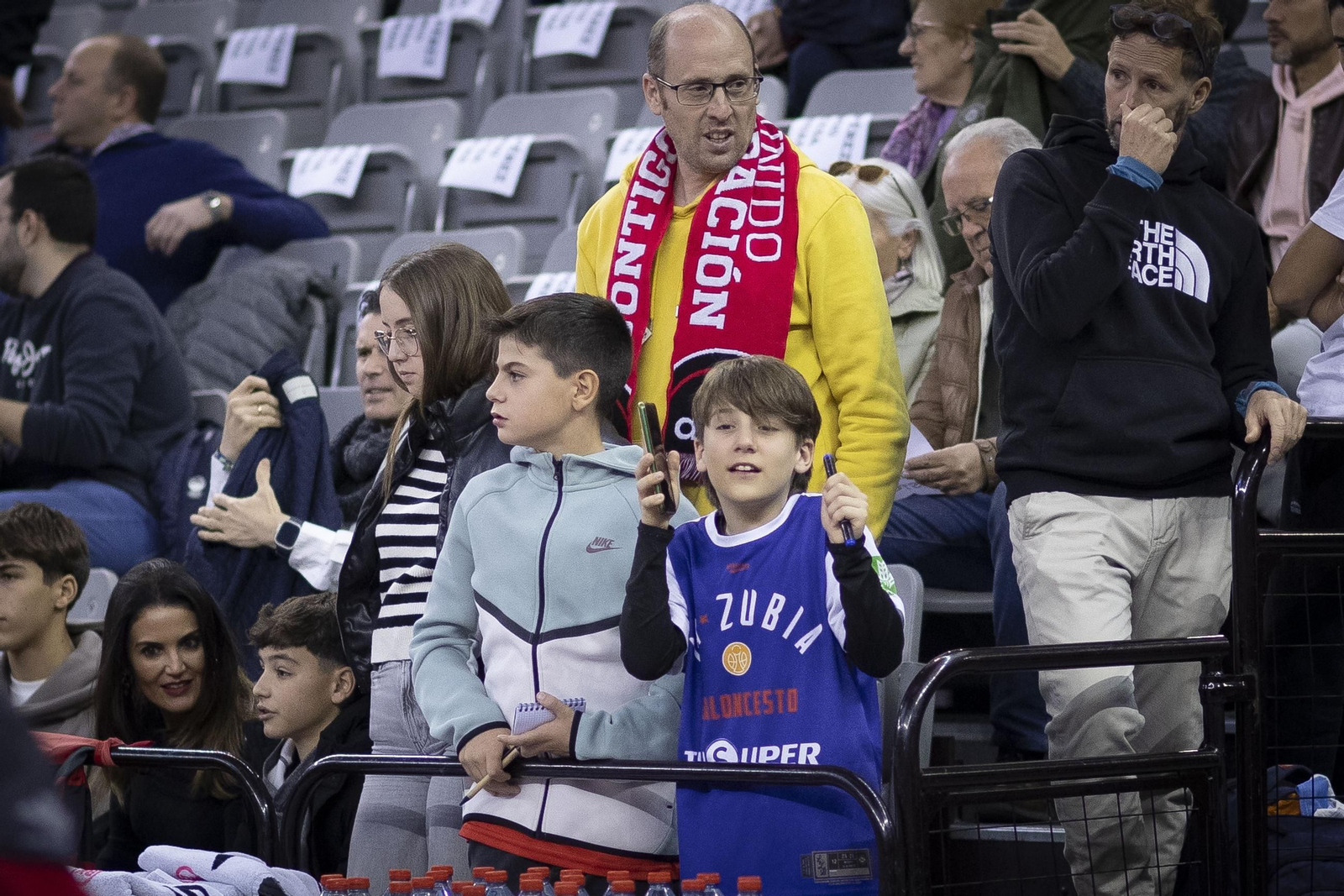 Encuántrate en la grada durante el Covirán Granada-Real Madrid