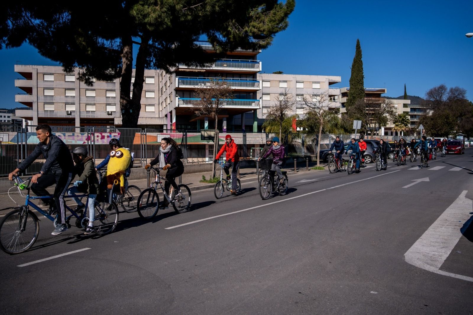 Una ruta en bici por Córdoba para reflexionar sobre habitabilidad y movilidad sostenible, en fotografías