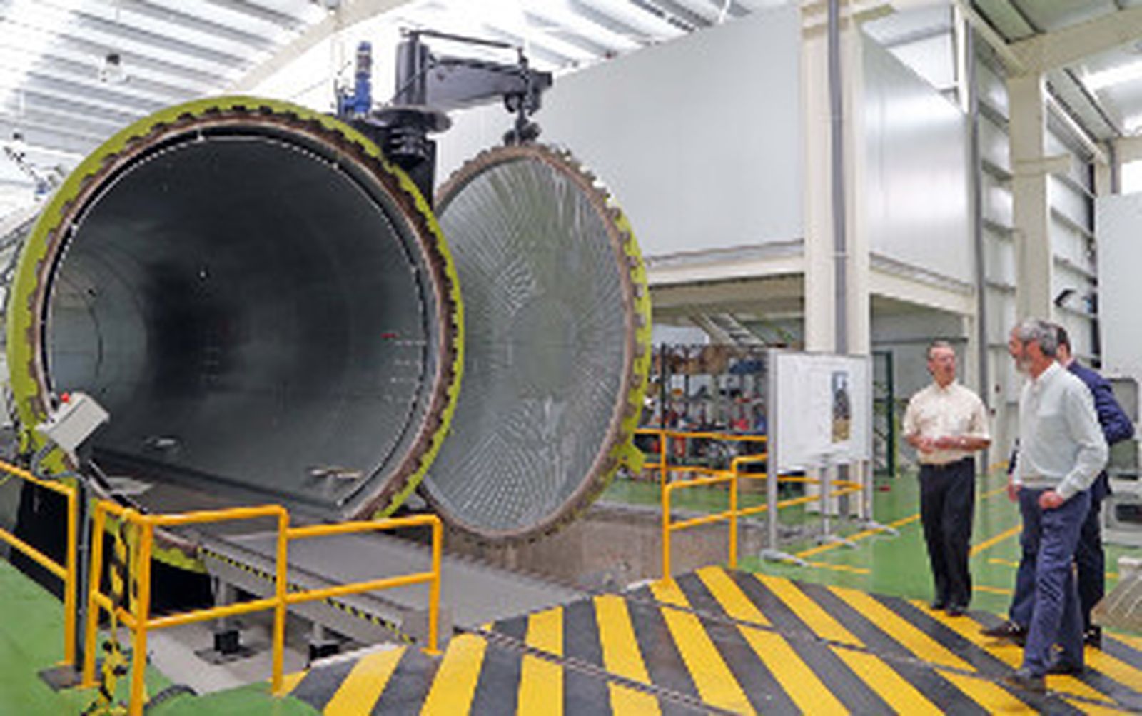 Carbures inaugura en Soria una planta de piezas de fibra de carbono para coches