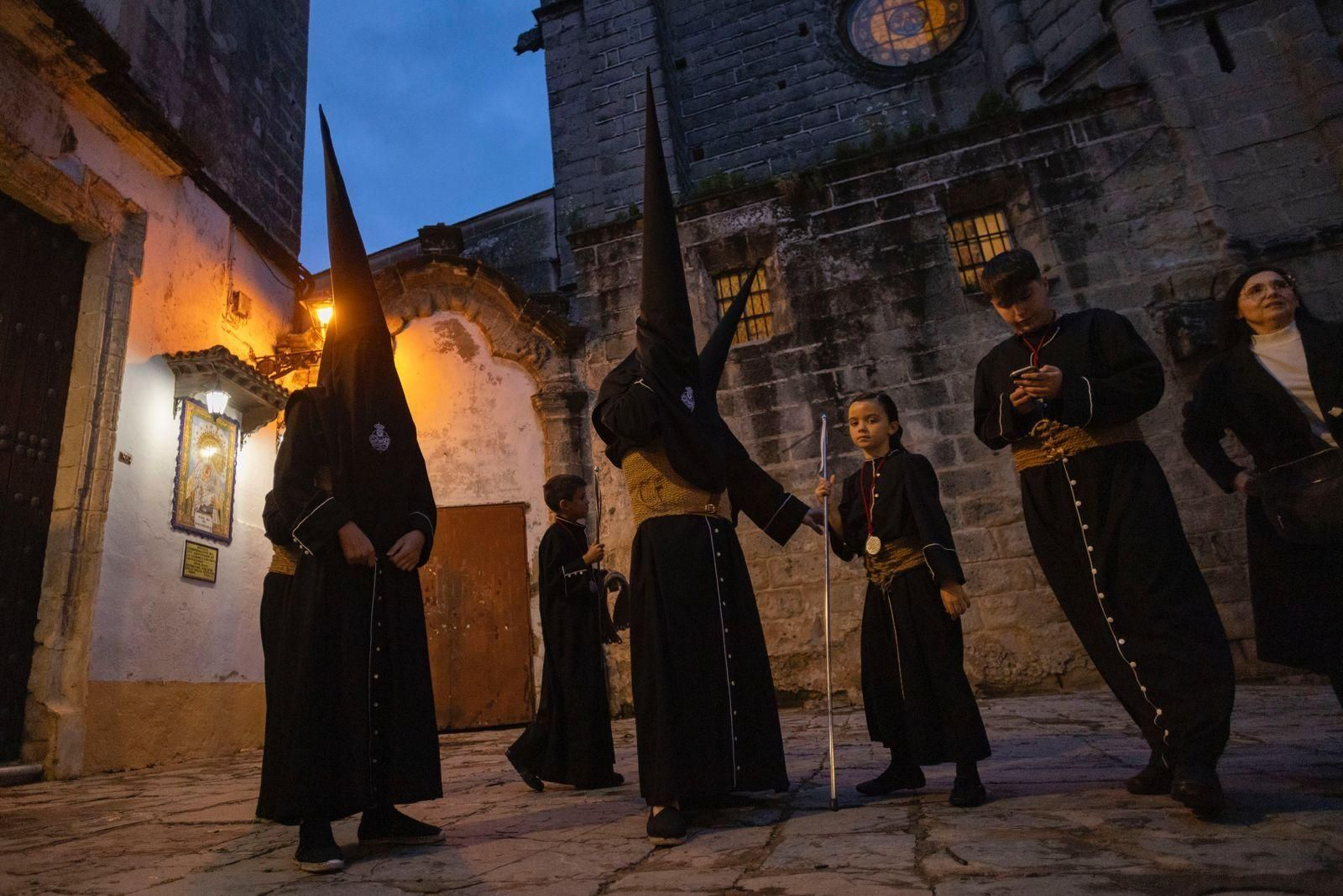 Las imágenes del Lunes Santo 2024 en El Puerto: Afligidos