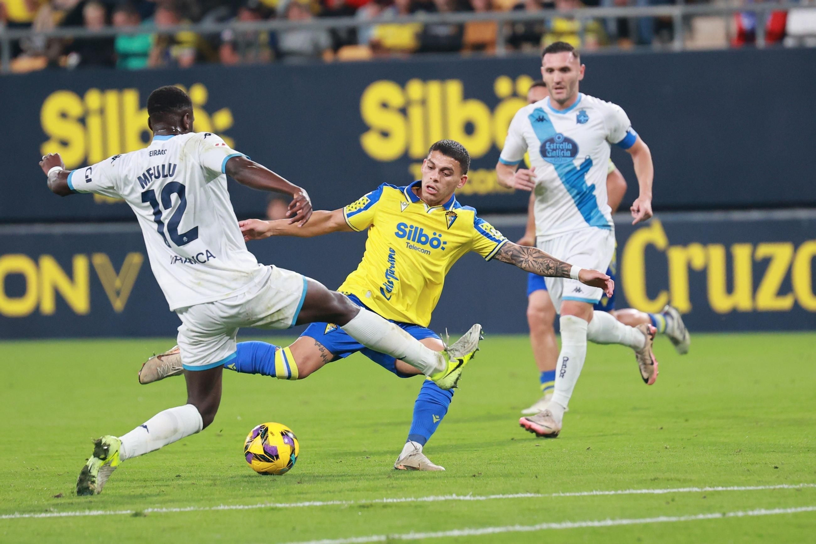 Búscate entre las imágenes del partido de fútbol entre Cádiz CF y Deportivo