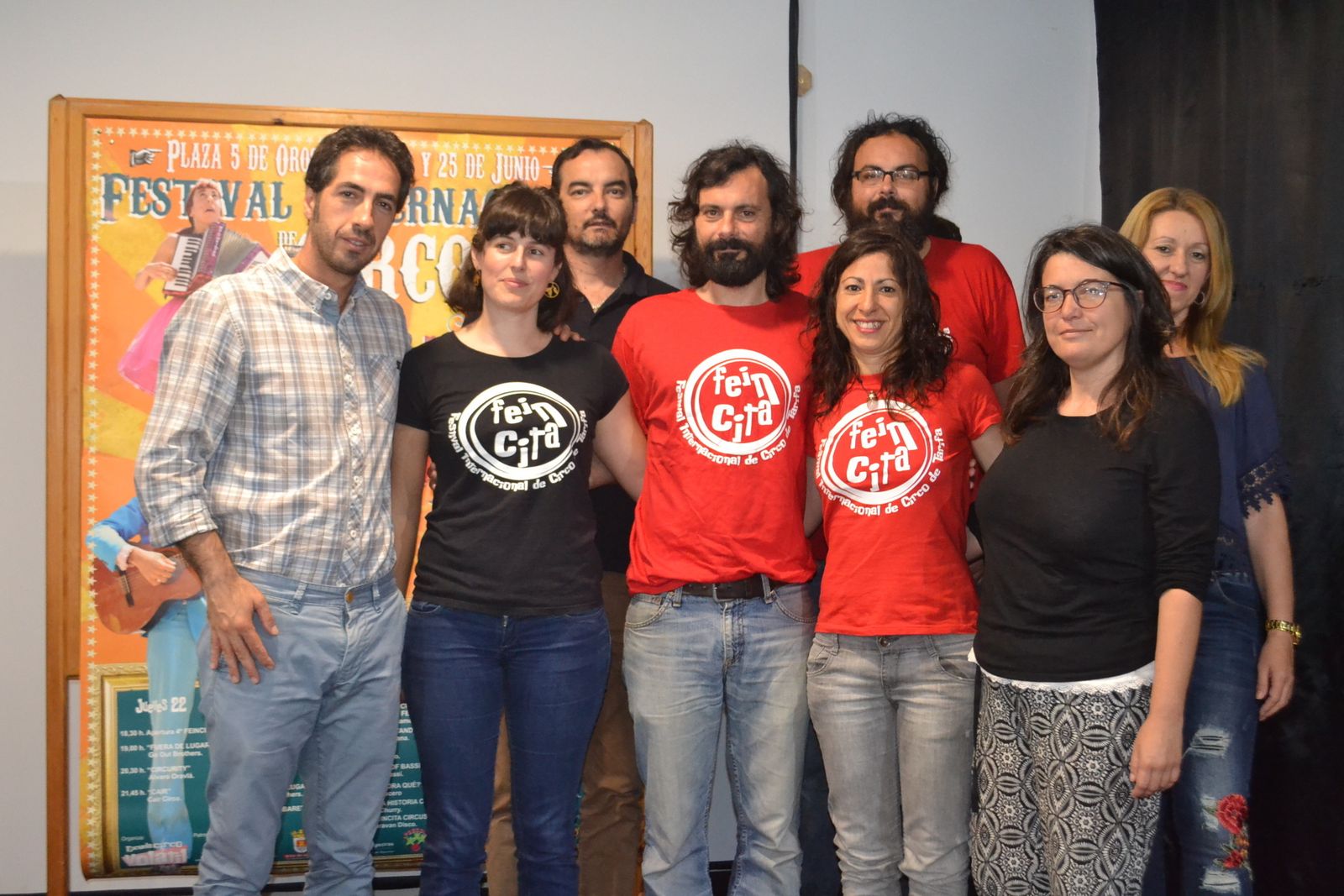 Ezequiel Andréu con los promotores del festival de circo.