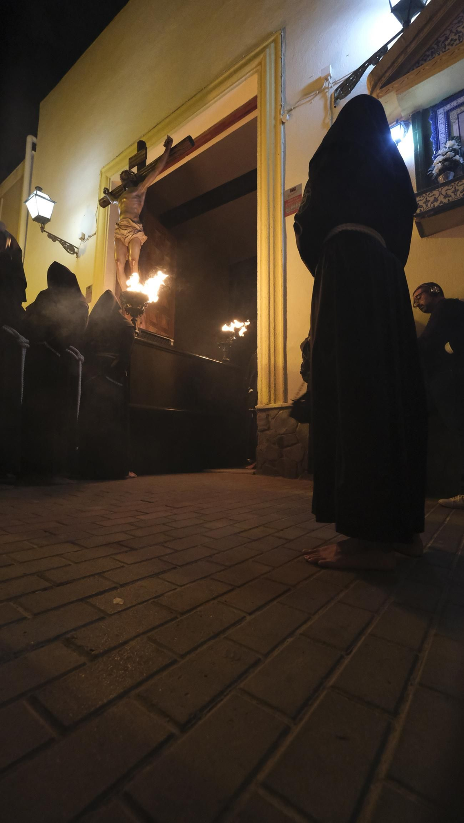 Procesión del Perdón en Almería, en imágenes