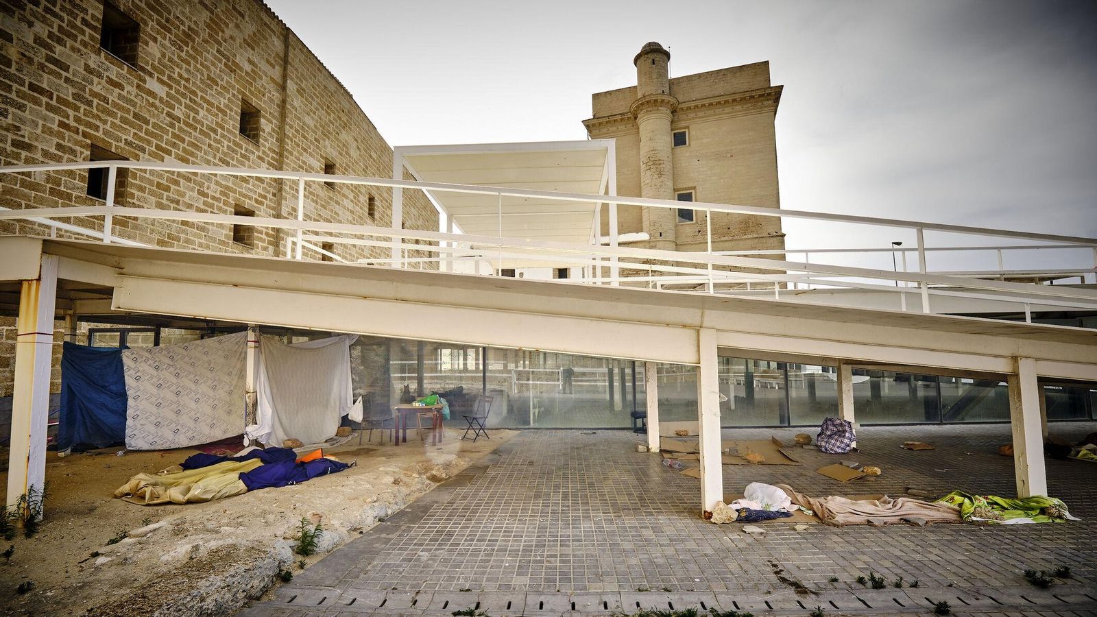 Campamento bajo Entrecatedrales, en pleno entorno BIC de la Catedral.