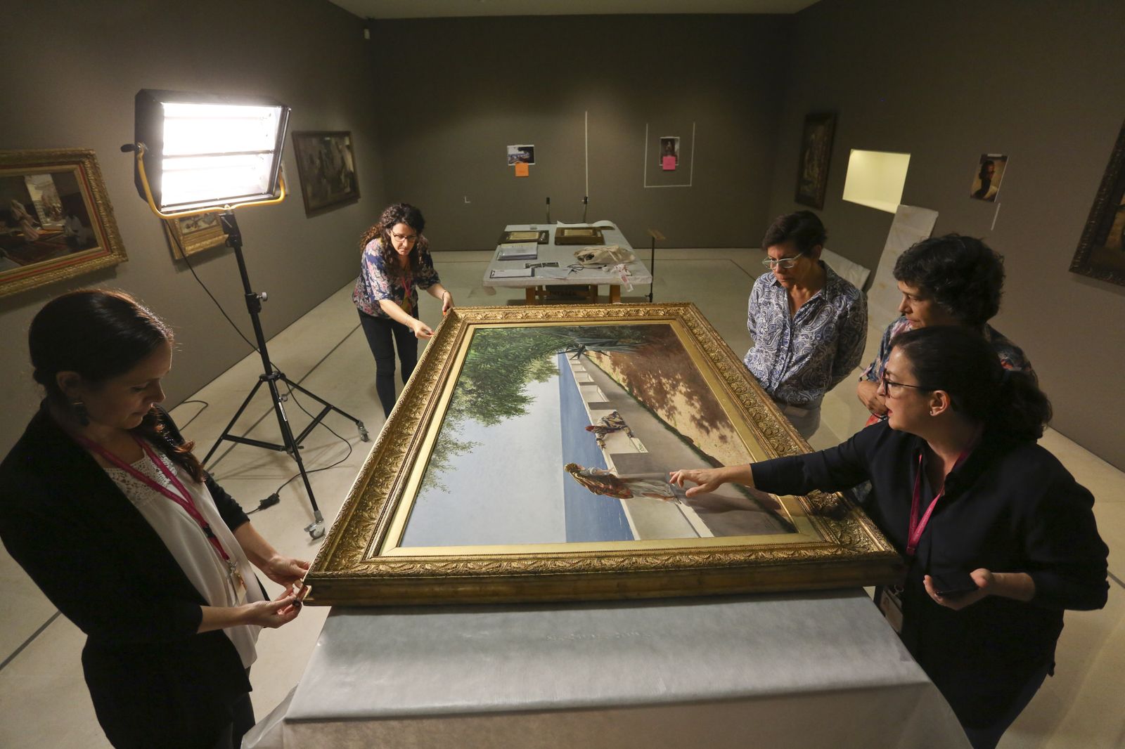 Fotos del montaje de la nueva exposición del Museo Carmen Thyssen