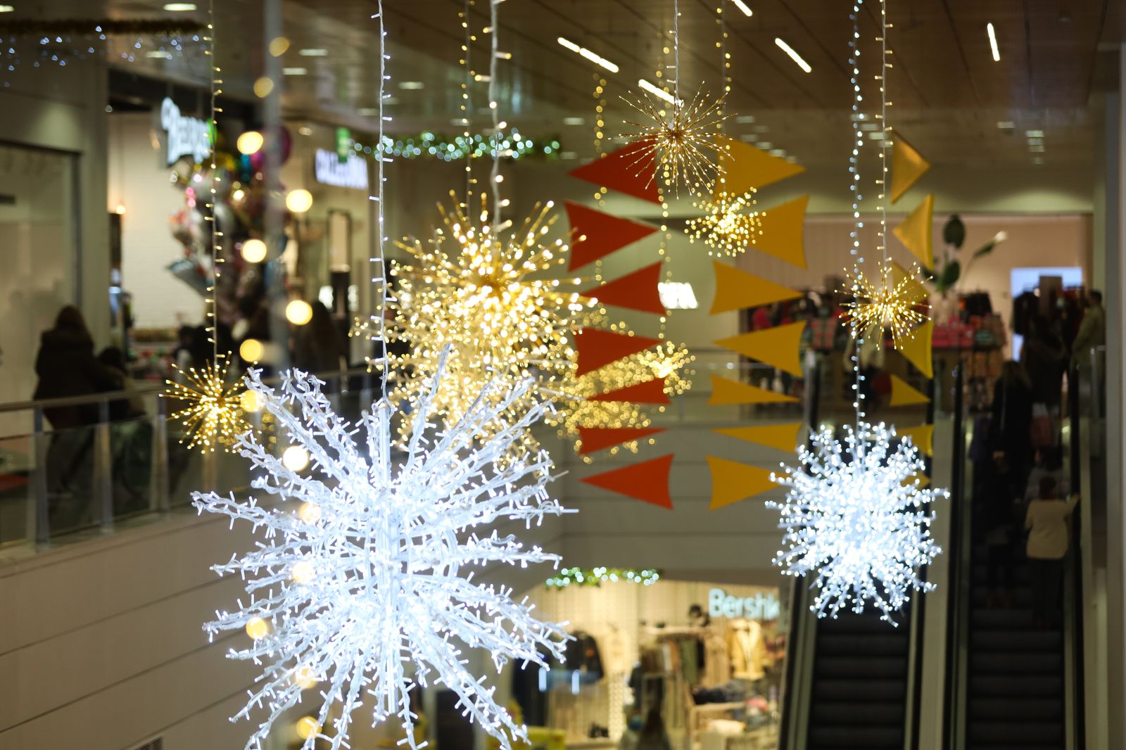 Inauguración Fábrica de los Deseos Navideños en Nervión Plaza